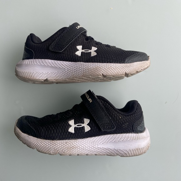 Under Armour Size 11 kids - Picture 1 of 5